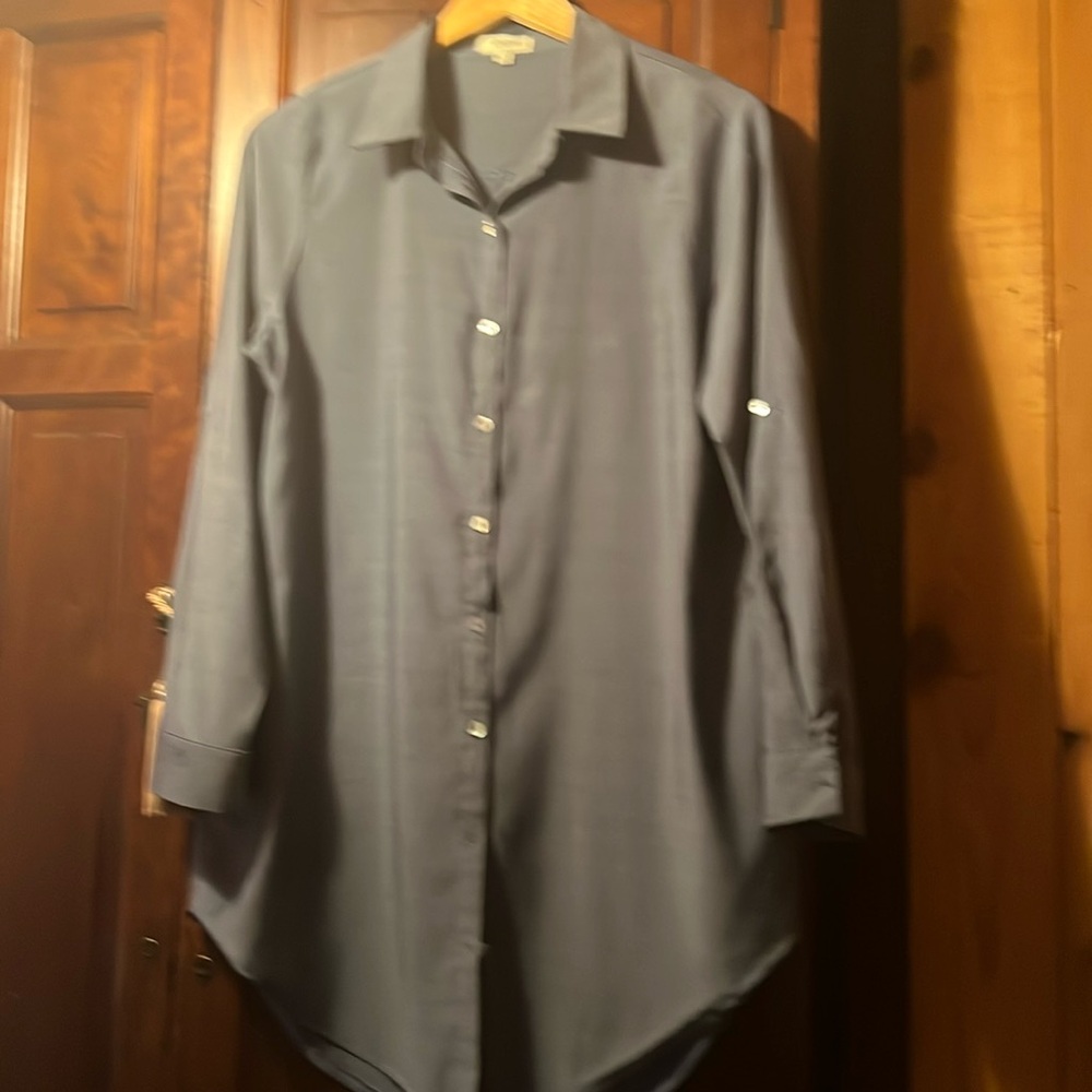 UMGEE NWOT ICE BLUE BUTTON DOWN SHIRT/DRESS WITH POCKETS SIZE M